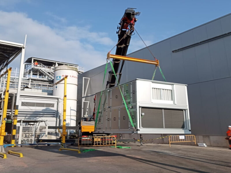 Instalación equipos de tratamiento de aire para salas de trabajo. Ribarroja (Valencia)