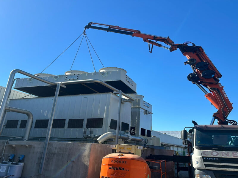 Instalación de torre enfriadora para proceso industrial. Albal (Valencia)
